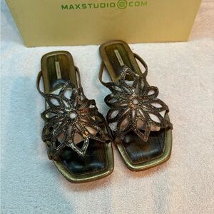 Max Studio slide sandal
